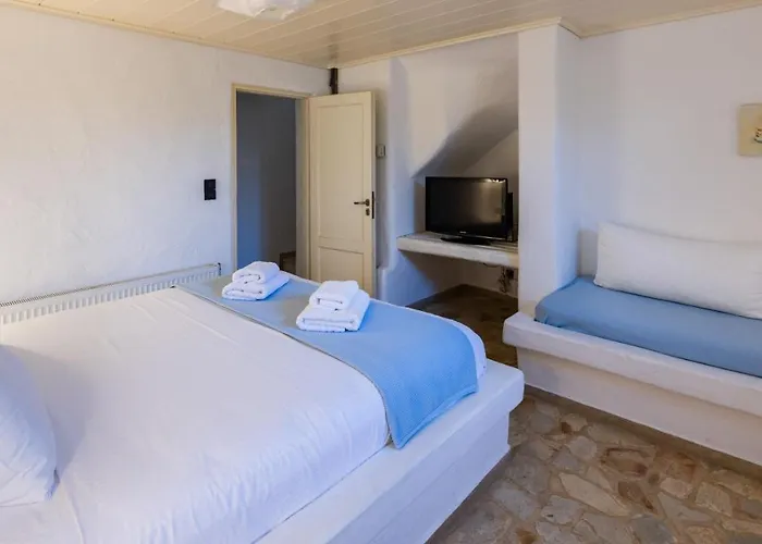 Blue Greens * Parikia (Paros)